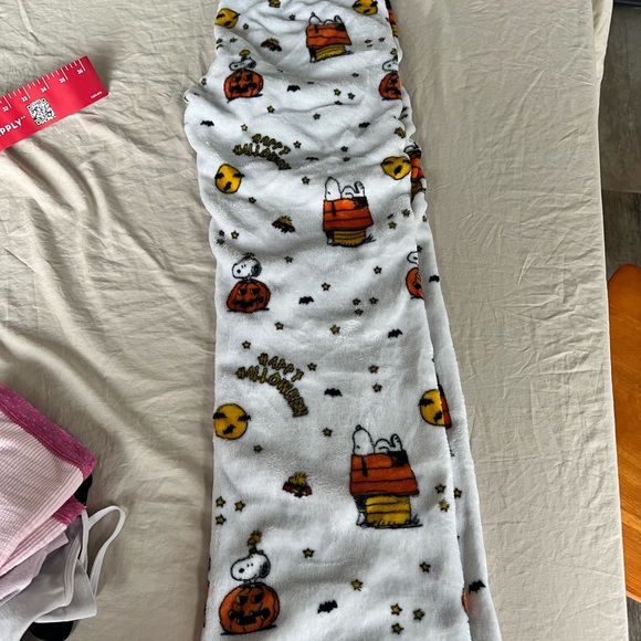 Peanuts White Halloween Pajama Pants - Picture 6 of 6